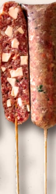 Espetinho Kafta com Queijo Coalho